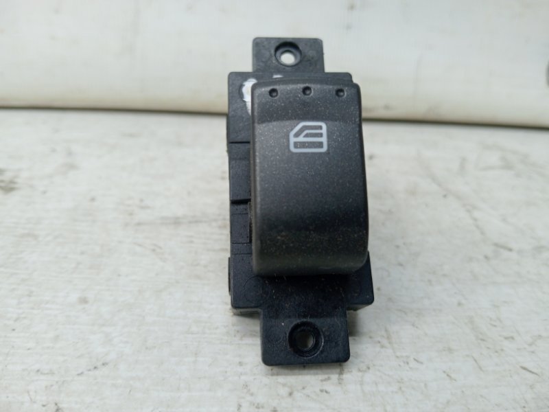 Кнопка стеклоподъемника SsangYong Korando 2010-2019 C200 2.0 diesel D20Dt 8582034000HDV Б/У
