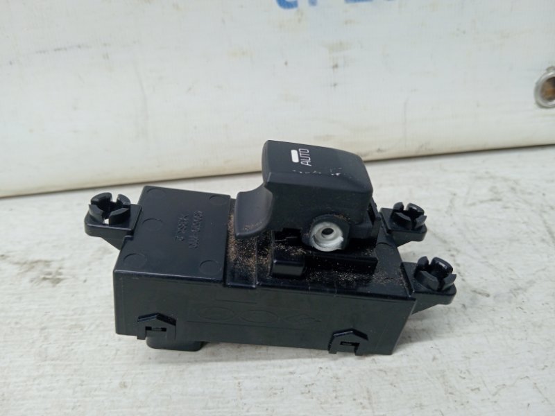 Кнопка стеклоподъемника Kia Ceed 2012-2018 JD 1.6 diesel D4FB 93580A2000 Б/У
