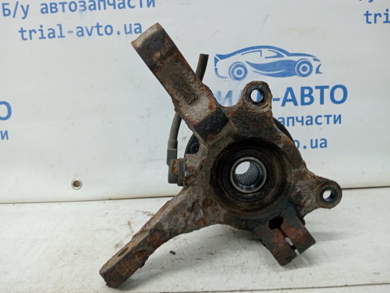 Кулак поворотный левый со ступицей Mitsubishi Lancer 9 1.6 бензин 4G18