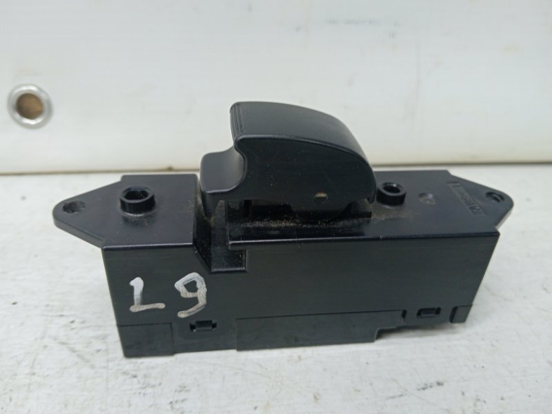 Кнопка стеклоподъемника Mitsubishi Lancer 2003-2009 9 1.6 бензин 4G18 8608A101 Б/У