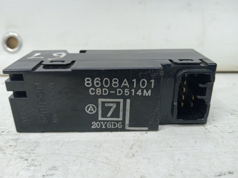 Кнопка стеклоподъемника Lancer 2003-2009 9 1.6 бензин 4G18