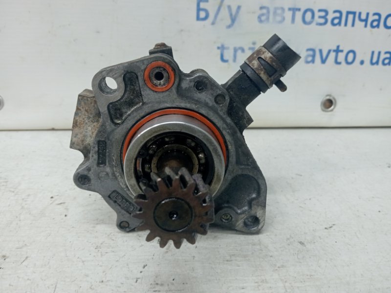 Насос вакуумный Mitsubishi L200 2006-2015 KB 2.5 Diesel 4D56 2020A002 Б/У