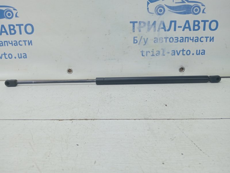 Амортизатор крышки багажника SsangYong Rexton 2006-2012 Y250 2.7 D27DT 7115008102 Б/У