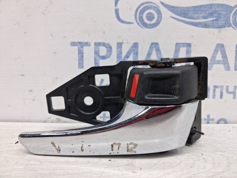 Ручка двери внутренняя правая Toyota RAV 4 2012-2018 A40 2.2 diesel 2ADFTV 6920533111C0 Б/У