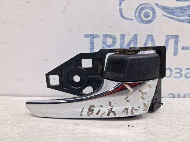 Ручка двери внутренняя правая Toyota RAV 4 2012-2018 A40 2.2 diesel 2ADFTV 6920533111C0 Б/У