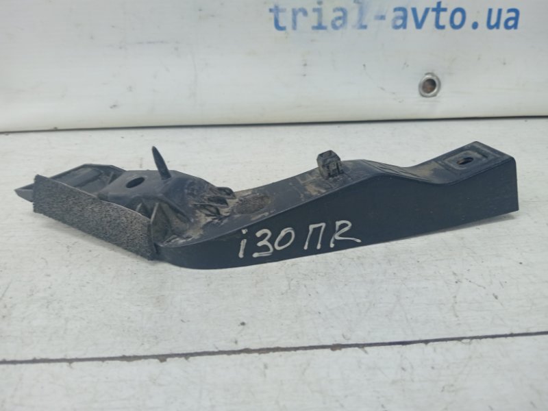 Кронштейн бампера передний правый Hyundai I30 2007-2012 FD 1.6 diesel D4FB 865522L000 Б/У