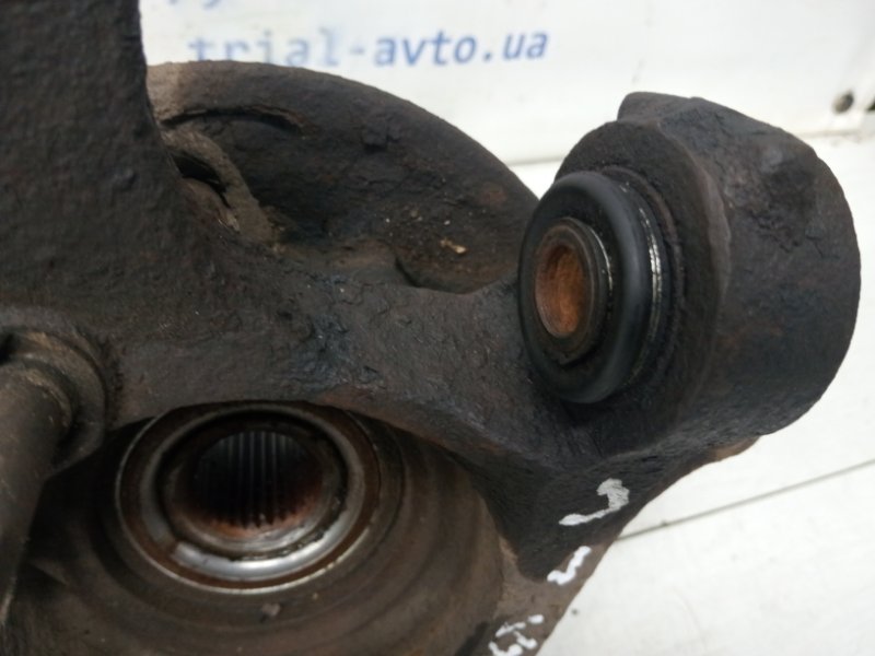 Цапфа задняя левая со ступицей Rexton 2006-2012 Y250 2.7 D27DT