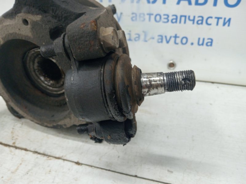 Кулак поворотный правый со ступицей Rexton 2006-2012 Y250 2.7 D27DT
