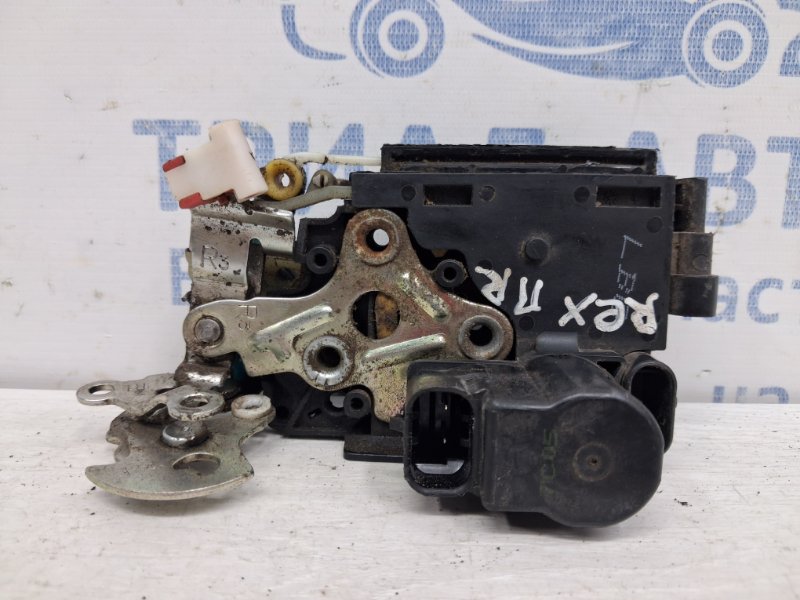 Замок двери передний правый SsangYong Rexton 2006-2012 Y250 2.7 D27DT 7122008011 Б/У