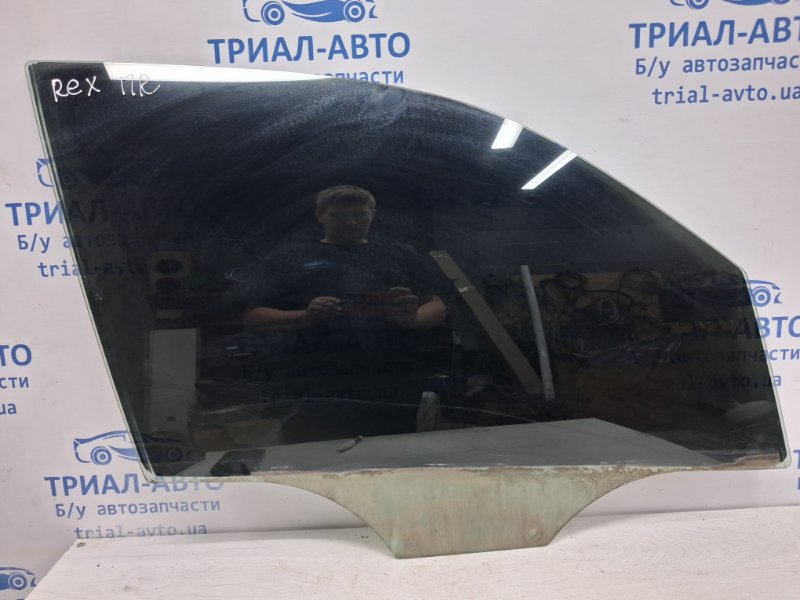 Стекло двери переднее правое SsangYong Rexton 2006-2012 Y250 2.7 D27DT 7232108010 Б/У