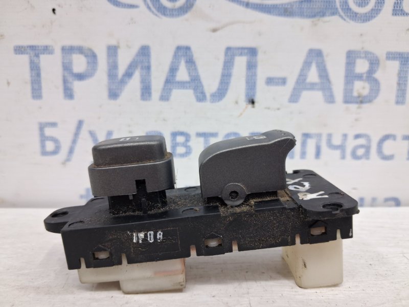 Кнопка стеклоподъемника передняя SsangYong Rexton 2006-2012 Y250 2.7 D27DT 202005280 Б/У