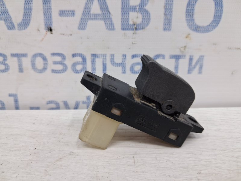 Кнопка стеклоподъемника SsangYong Rexton 2006-2012 Y250 2.7 D27DT 202006279 Б/У