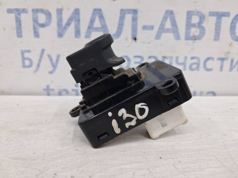 Кнопка стеклоподъемника передняя Hyundai I30 2007-2012 FD 1.6 diesel D4FB 935752l010 Б/У