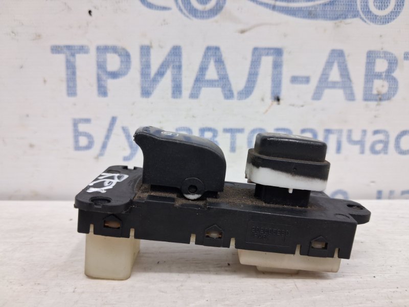 Кнопка стеклоподъемника передняя SsangYong Rexton 2006-2012 Y250 2.7 D27DT 202005280 Б/У