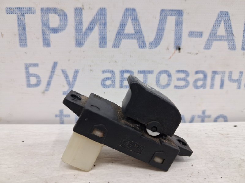 Кнопка стеклоподъемника SsangYong Rexton 2006-2012 Y250 2.7 D27DT 202006279 Б/У
