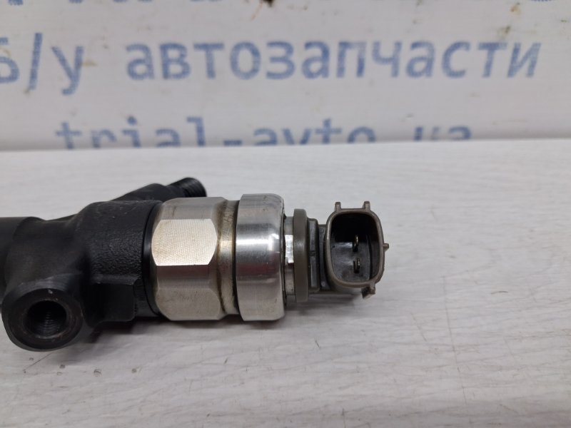 Форсунка топливная Mitsubishi L200 KB 2.5 Diesel 4D56