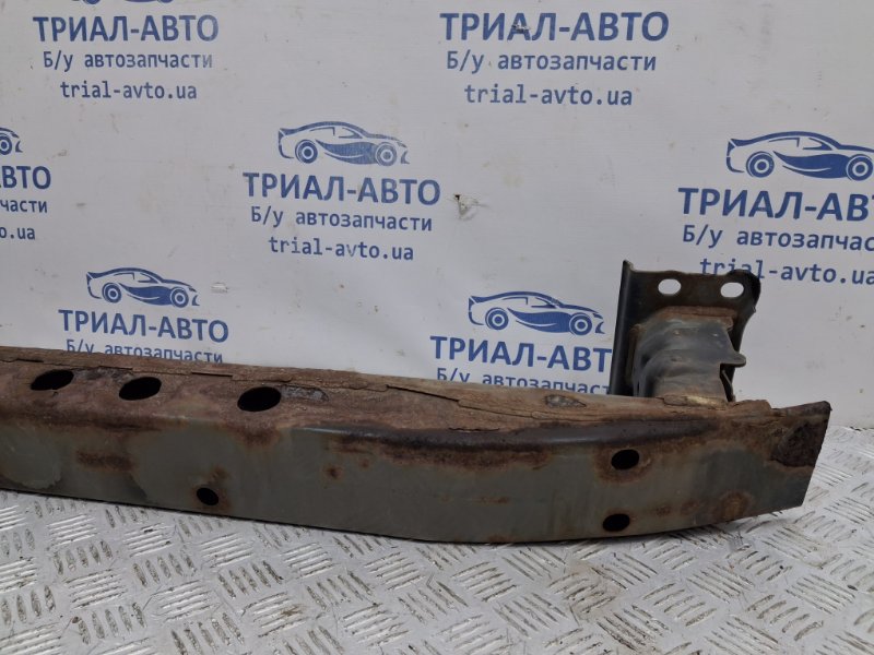Усилитель бампера передний Toyota Avensis T25 1.8 бензин 1ZZFE