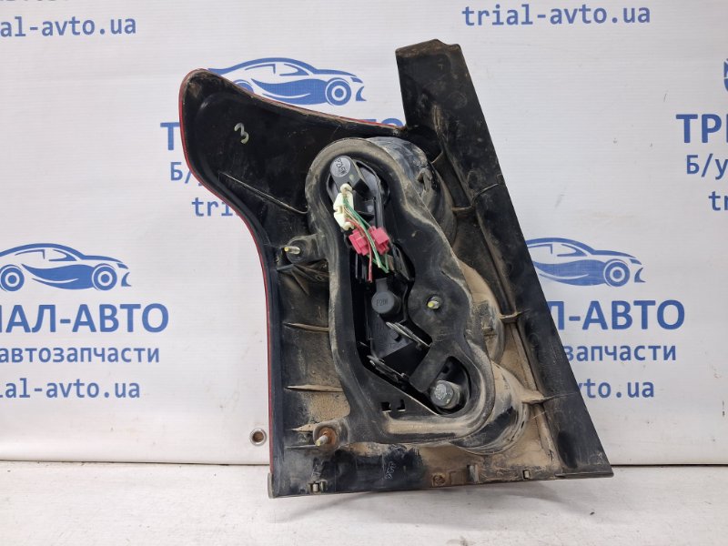 Фонарь задний внешний правый Avensis 2002-2010 T25 1.8 бензин 1ZZFE
