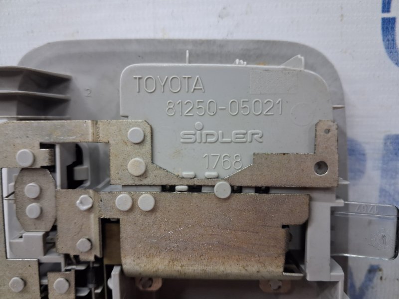 Плафон задний Toyota Avensis T25 1.8 бензин 1ZZFE