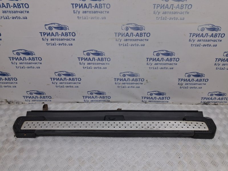Подножка правая Mitsubishi Pajero Wagon 1999-2006 3 3.2 Дизель 4M41 MR598631 Б/У