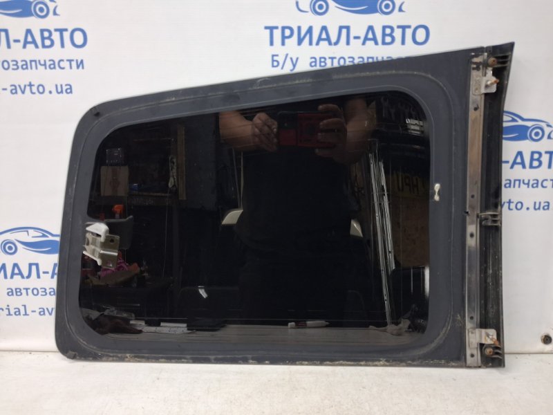 Стекло в кузов заднее левое Pajero Wagon 1999-2006 3 3.2 Дизель 4M41