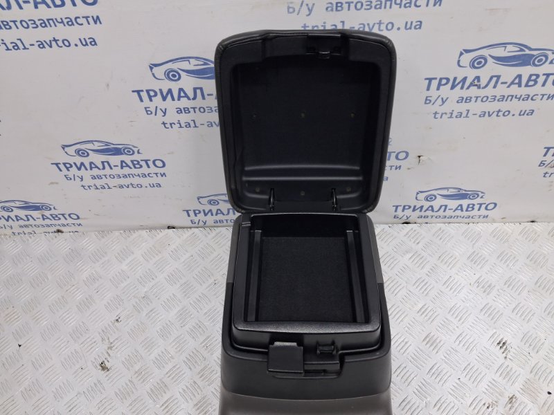 Подлокотник Pajero Wagon 1999-2006 3 3.2 Дизель 4M41