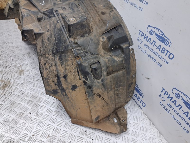 Подкрылок передний правый Navara 2004-2015 D40 2.5 Diesel YD25DDTI
