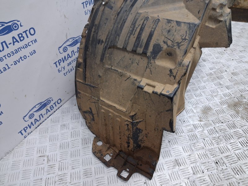Подкрылок передний правый Navara 2004-2015 D40 2.5 Diesel YD25DDTI