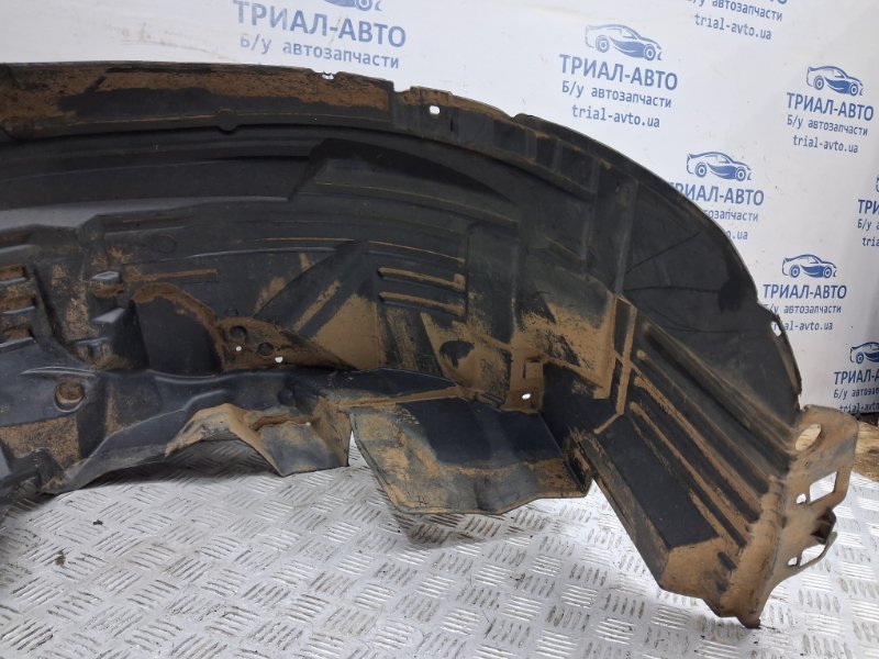 Подкрылок передний правый Navara 2004-2015 D40 2.5 Diesel YD25DDTI