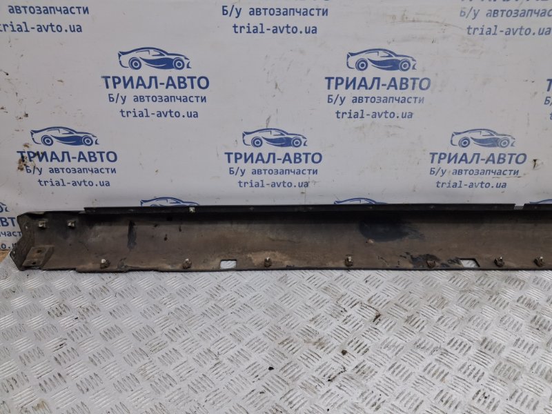 Накладка порога внешняя правая Sorento 2002-2011 BL 2.5 diesel D4CB