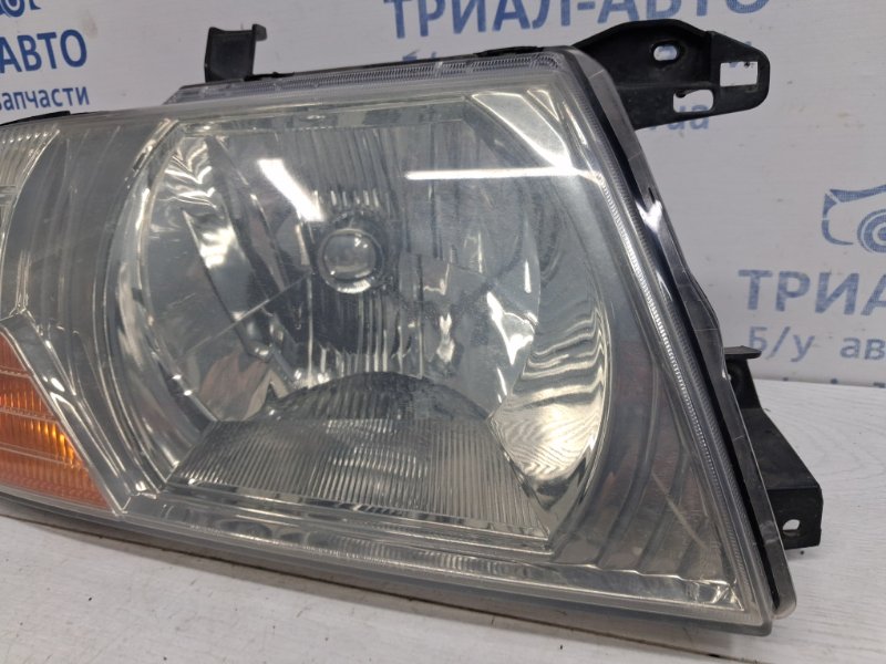 Фара правая галоген Mitsubishi Pajero Wagon 3 3.2 Дизель 4M41