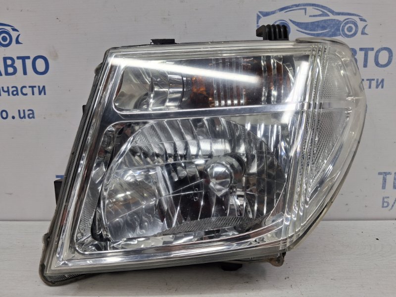Фара левая Nissan Navara 2004-2015 D40 2.5 Diesel YD25DDTI 26060EB30B Б/У