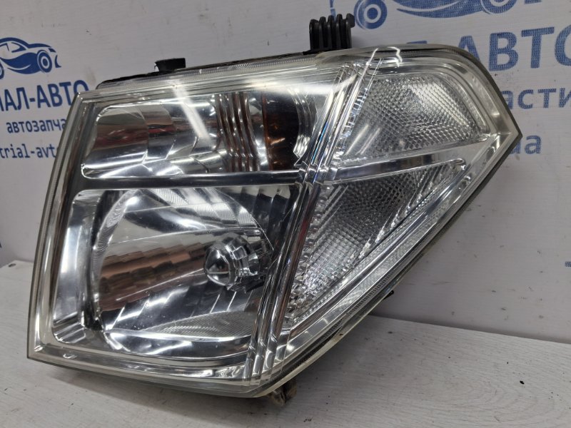 Фара левая Nissan Navara D40 2.5 Diesel YD25DDTI