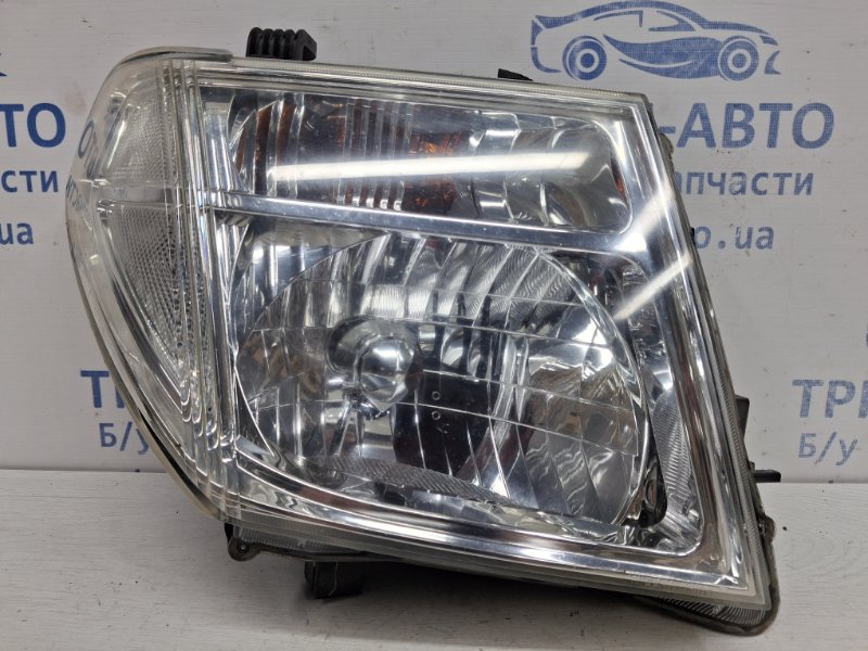 Фара правая галоген Nissan Navara 2004-2015 D40 2.5 Diesel YD25DDTI 26010EB30B Б/У