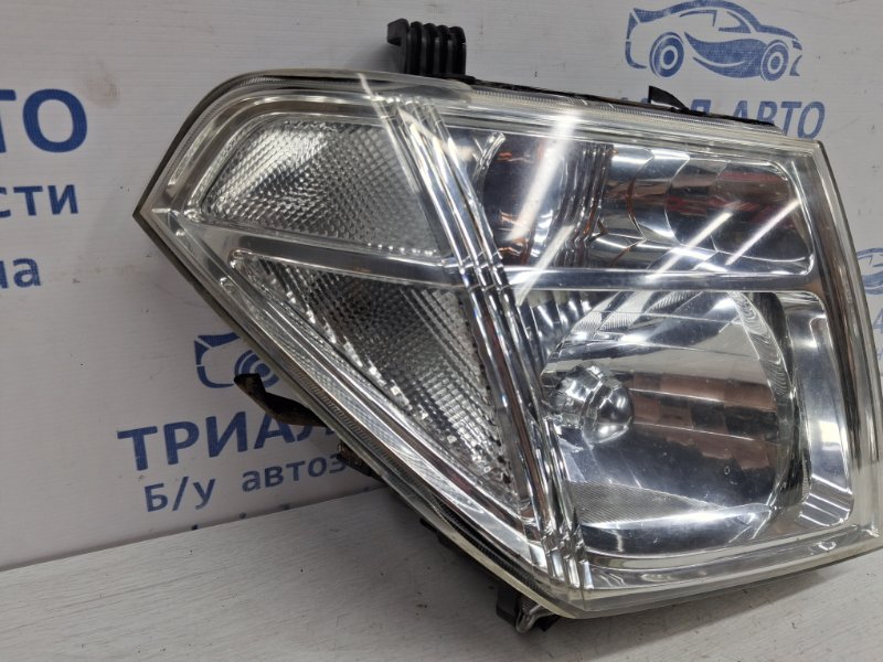 Фара правая галоген Navara 2004-2015 D40 2.5 Diesel YD25DDTI