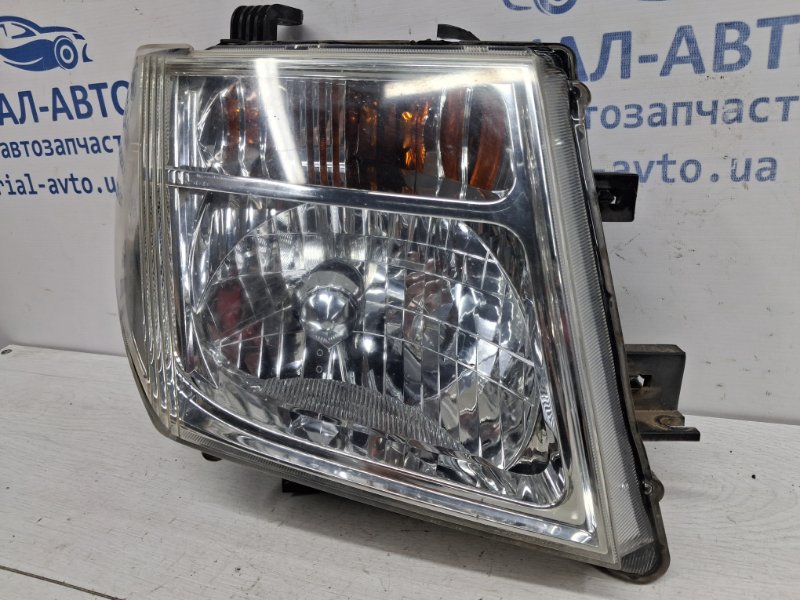Фара правая галоген Nissan Navara D40 2.5 Diesel YD25DDTI