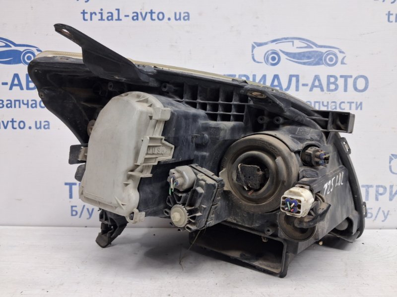 Фара левая галоген Avensis 2002-2010 T25 1.8 бензин 1ZZFE