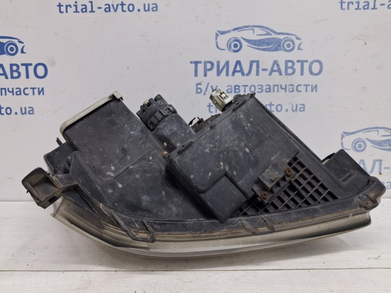Фара левая галоген Avensis 2002-2010 T25 1.8 бензин 1ZZFE
