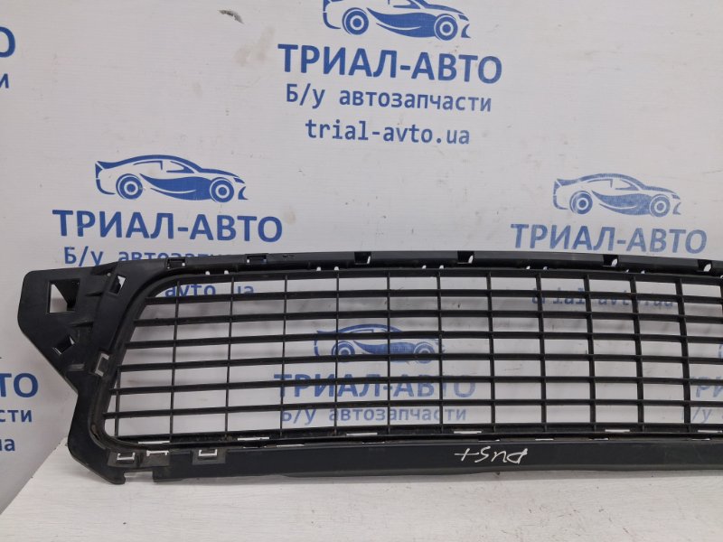 Решетка бампера центральная Duster 2010-2017 HS 1.5 Diesel K9K