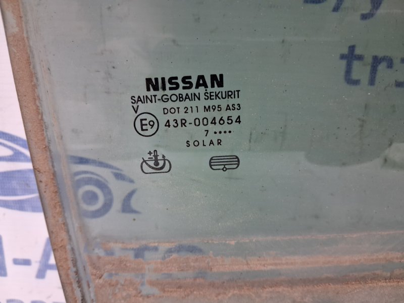 Стекло двери заднее правое Nissan Navara D40 2.5 Diesel YD25DDTI