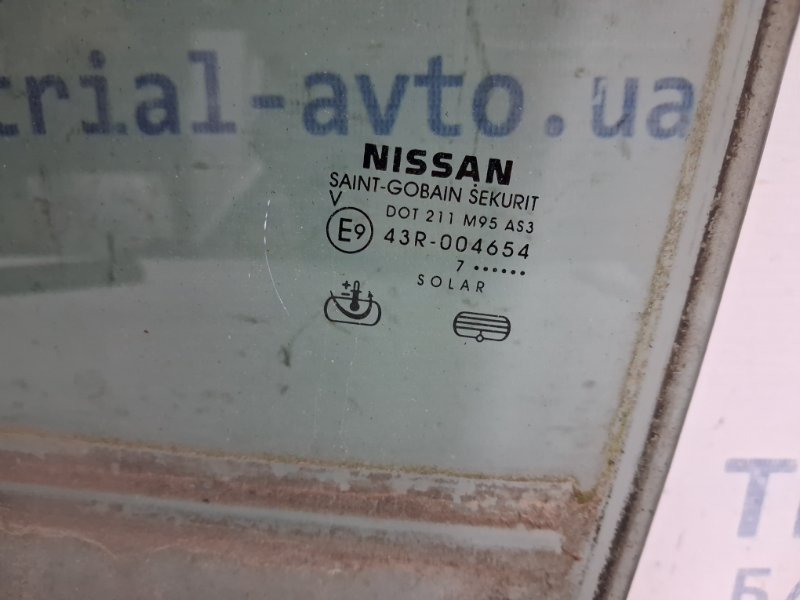 Стекло двери заднее левое Nissan Navara D40 2.5 Diesel YD25DDTI
