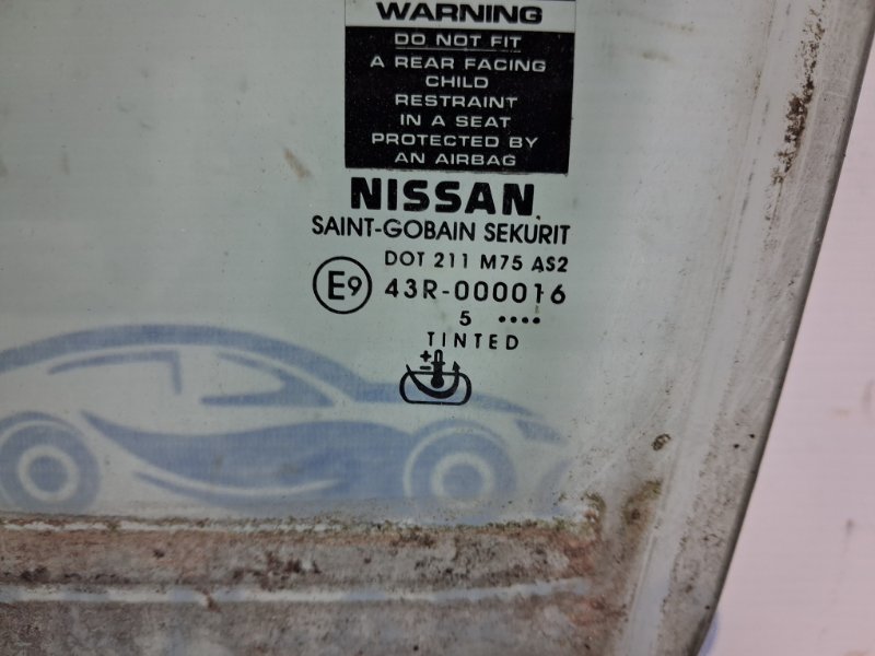 Стекло двери переднее левое Nissan Navara D40 2.5 Diesel YD25DDTI