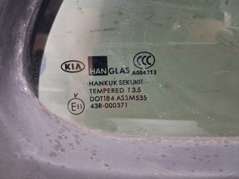 Стекло двери задней правой (форточка) Sorento 2002-2011 BL 2.5 diesel D4CB