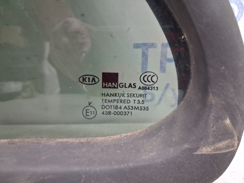Стекло двери задней левой (форточка) Sorento 2002-2011 BL 2.5 diesel D4CB