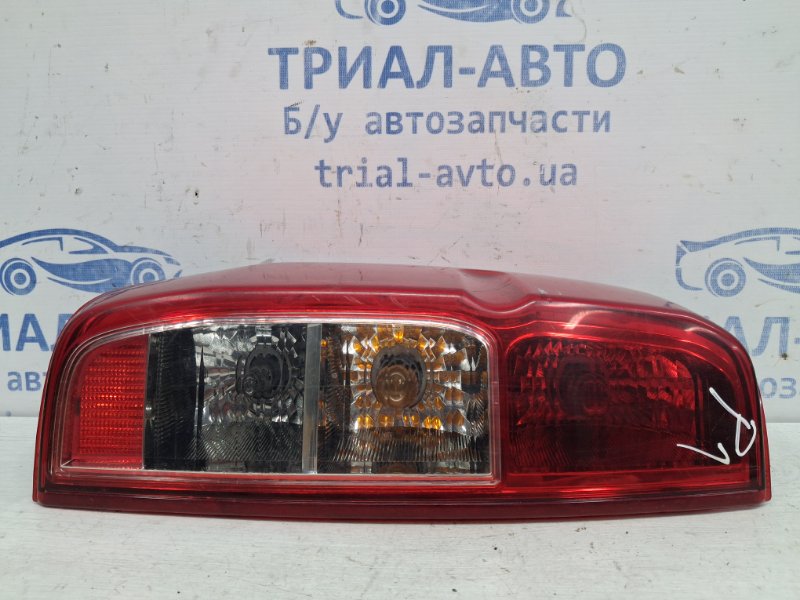 Фонарь задний внешний левый Nissan Navara 2004-2015 D40 2.5 Diesel YD25DDTI 26555EB38A Б/У
