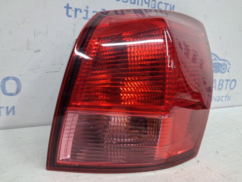 Фонарь задний внешний правый Nissan Qashqai J10 2.0 Бензин MR20DE