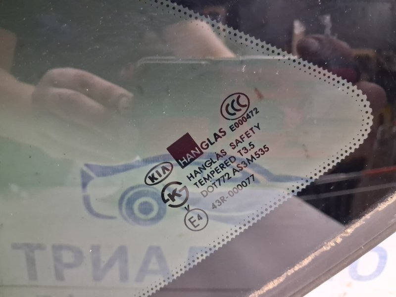 Стекло в кузов заднее левое Sorento 2002-2011 BL 2.5 diesel D4CB