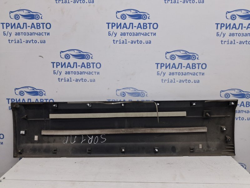 Накладка двери передняя правая Sorento 2002-2011 BL 2.5 diesel D4CB