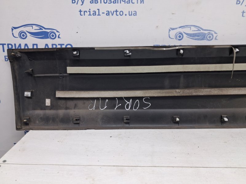 Накладка двери передняя правая Sorento 2002-2011 BL 2.5 diesel D4CB
