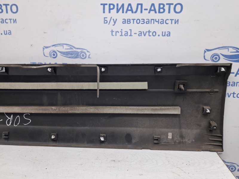 Накладка двери передняя правая Sorento 2002-2011 BL 2.5 diesel D4CB